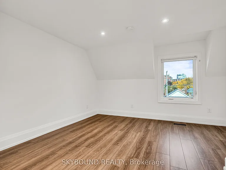 323 Mortimer Ave #B — Photo 16