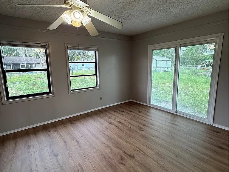 303 Lotus Ave — Photo 8