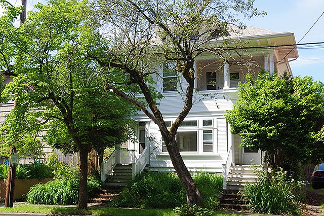 1st image of 1621-1625 SE Pine St #1621