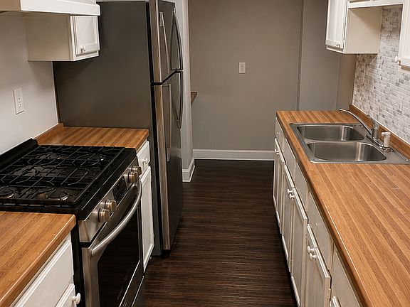 3rd image of 7914 Goodman Ave #B