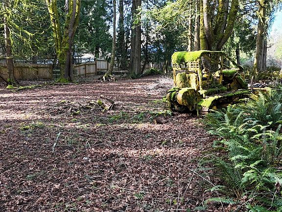 4th image of 2254 Yew Street Road