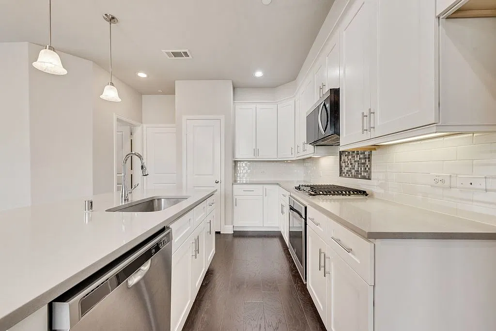 4 bed, 2313 sqft, $3,000 — Photo 4