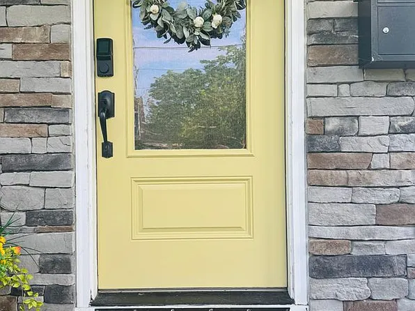 523 Lakeview Dr, Swedesboro, NJ 08085