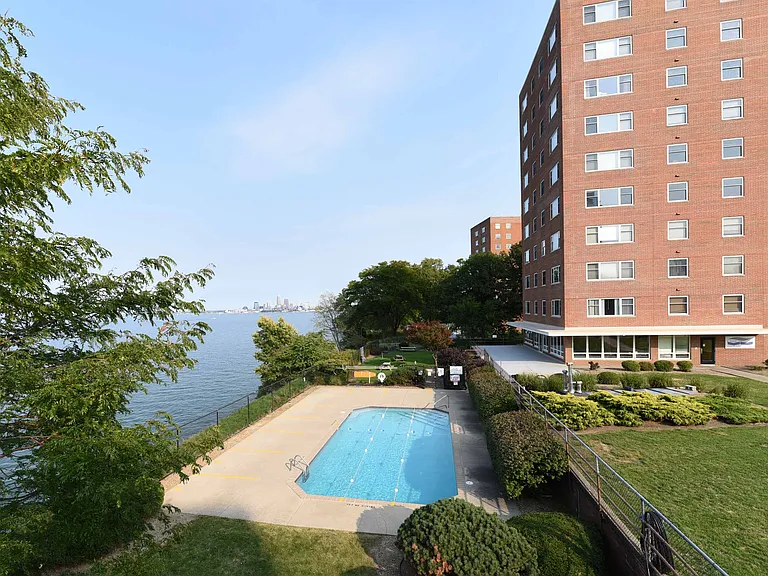 11850 Edgewater Dr #820 — Photo 39
