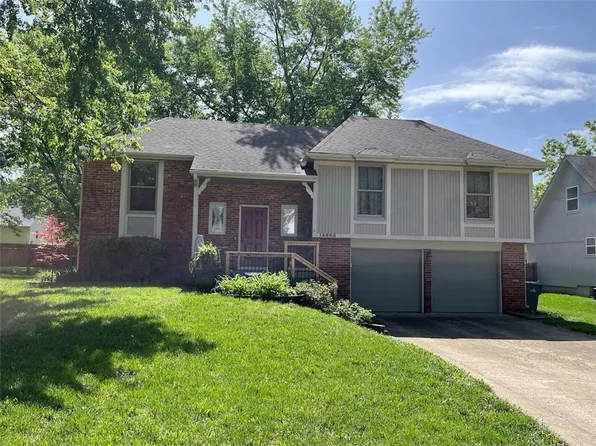 14005 S Cottonwood Dr, Olathe, KS 66062