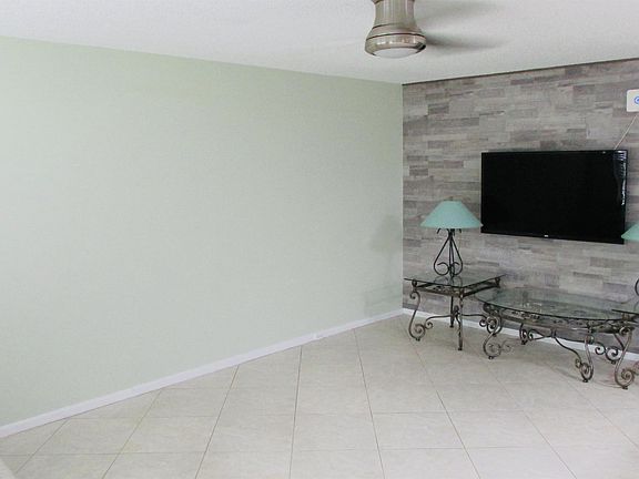 5th image of 236 Newport Ct #O-1