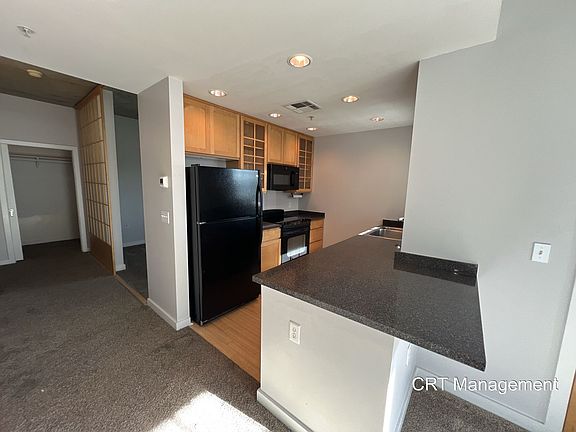 5th image of 275 S Harrison St Unit 201