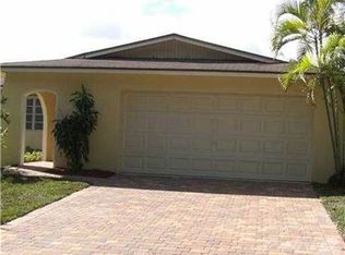 1910 NW 105th Ter, Pembroke Pines, FL 33026