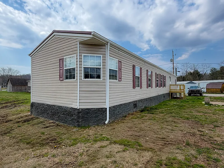 64 Richardson Ln — Photo 2