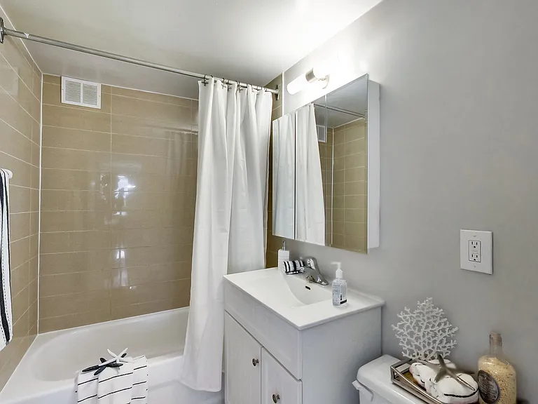 630 Roselawn Ave — Photo 62