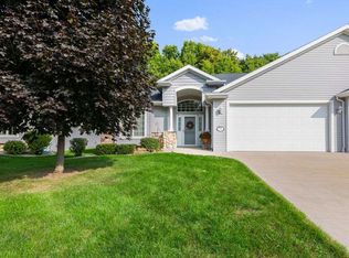 132 Regent Pl, Neenah, WI 54956