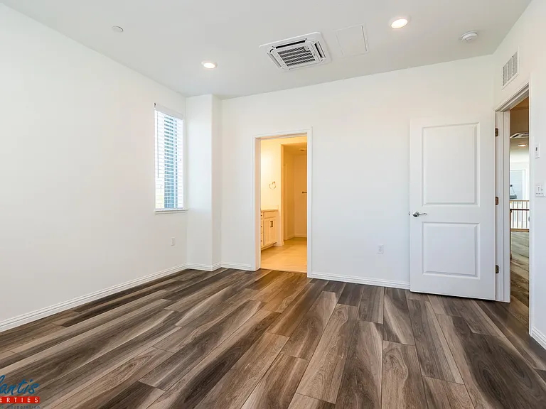 6818 Chroma Ct — Photo 8