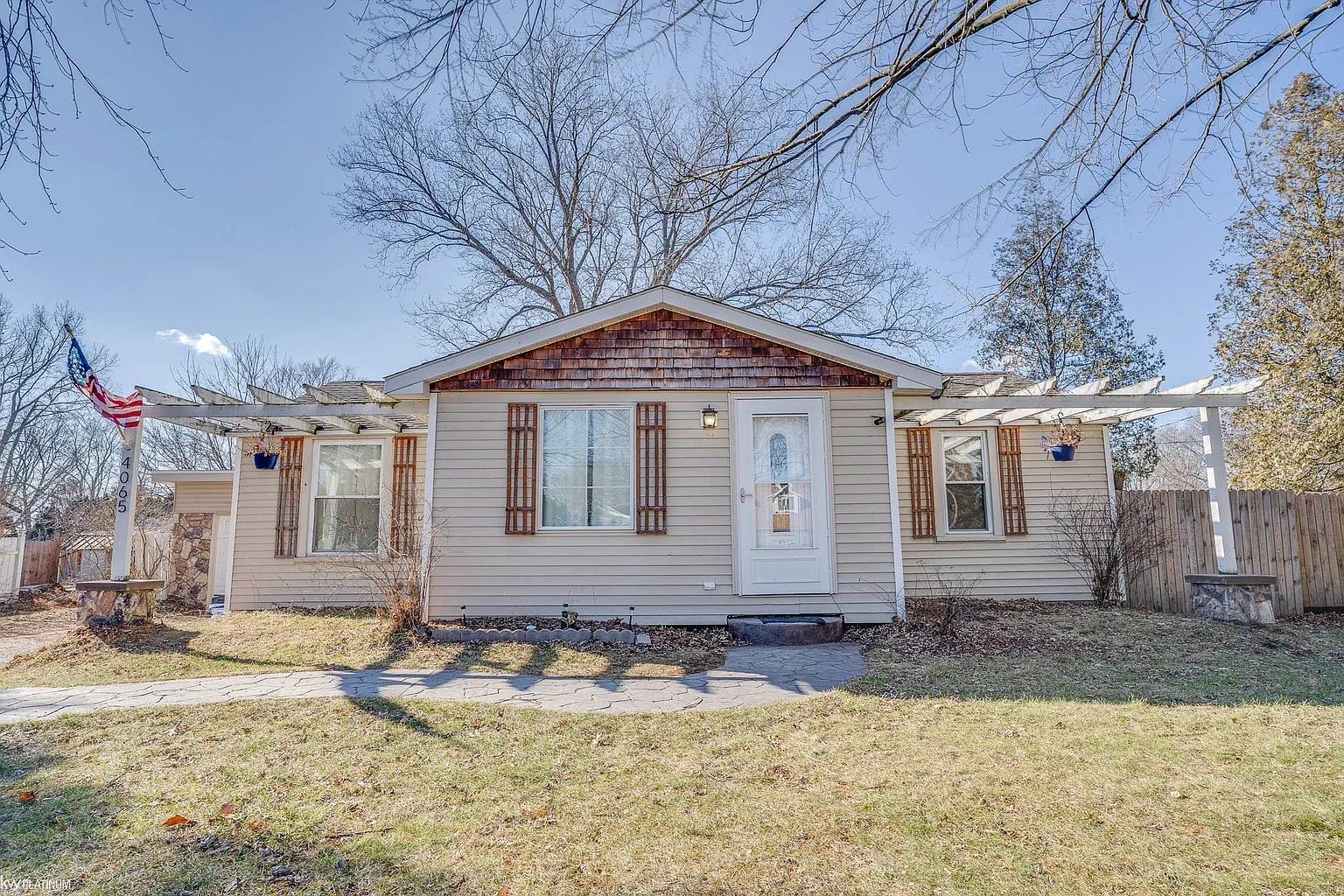 4065 Helen Ave photo 1