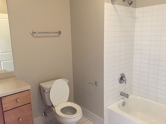 5th image of 2014 N Milwaukee Ave APT 302