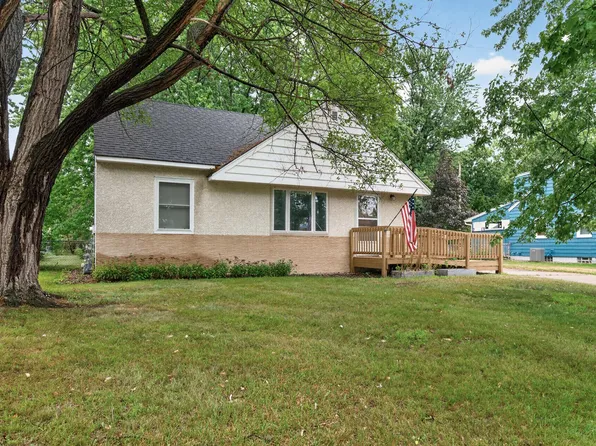 2551 Rainbow Ln, New Brighton, MN 55112