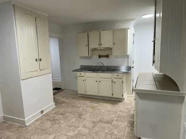 270 S Main St #4, Hardwick, VT 05843