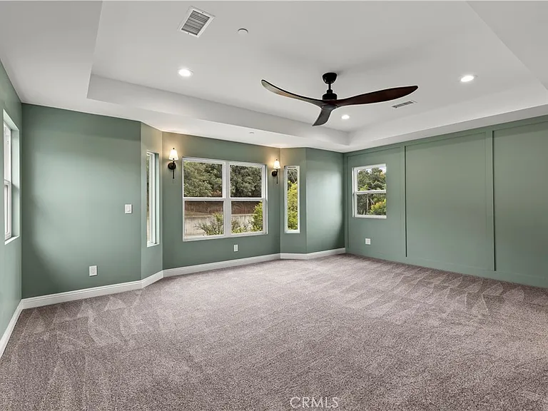 1096 Canyon View Dr — Photo 17