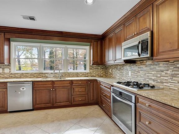 5th image of 3520 Billingsley Dr