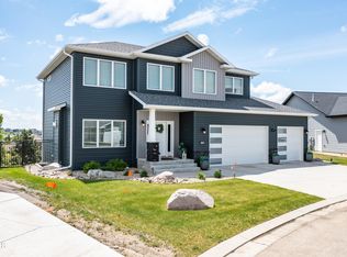 4808 Cornice Loop, Bismarck, ND 58503
