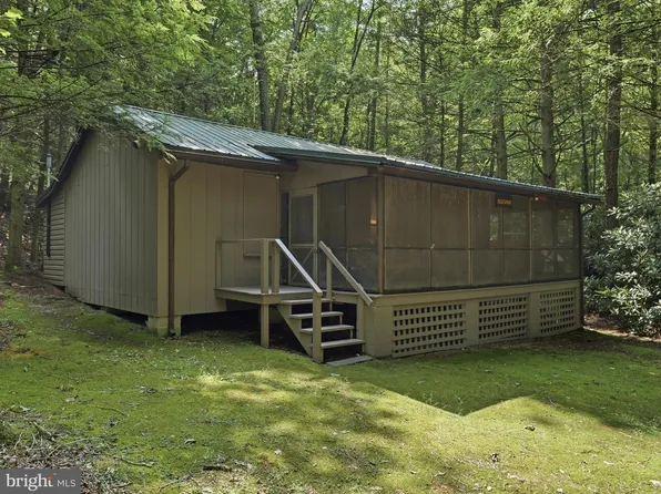 776 Perry Dr, Fayetteville, PA 17222