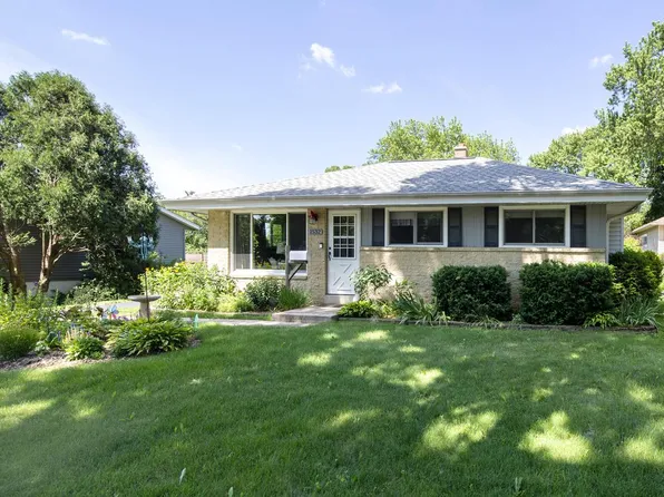 1532 S Grand AVENUE, Waukesha, WI 53189
