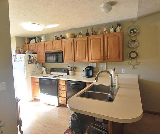 5th image of 447 Amity Ln #18
