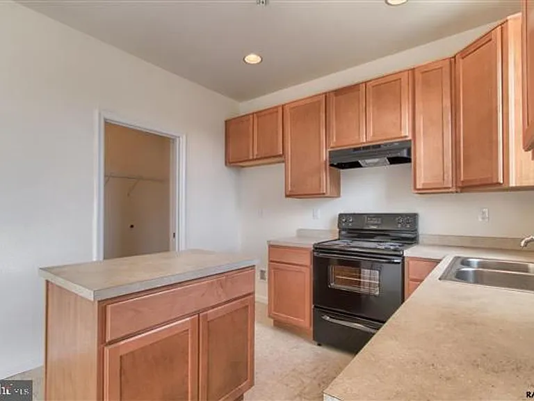 379 Mesa Ln — Photo 4