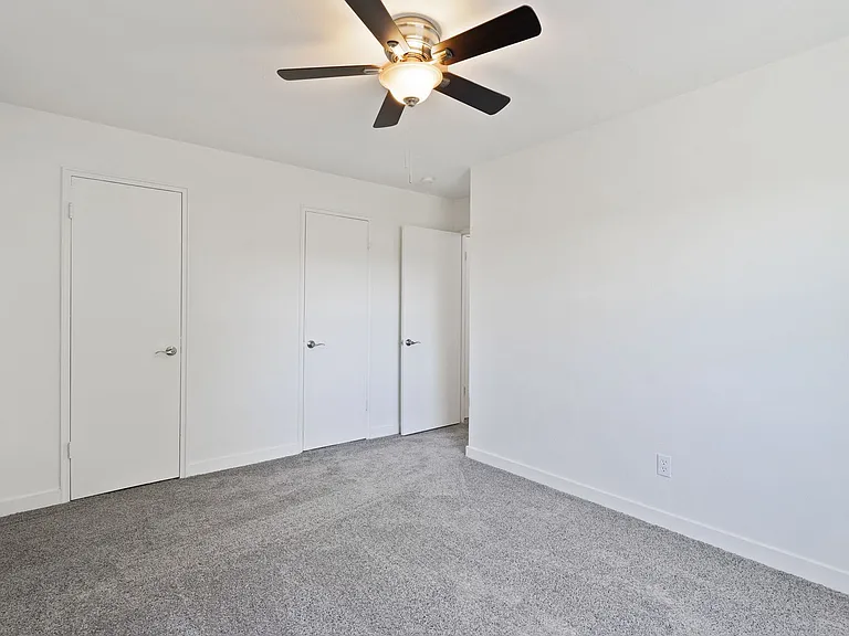 Hillside Apartments — Photo 40