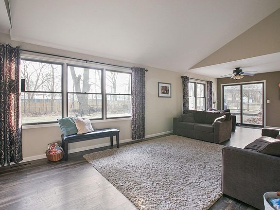 3rd image of 55888 Jefferson Knolls Dr