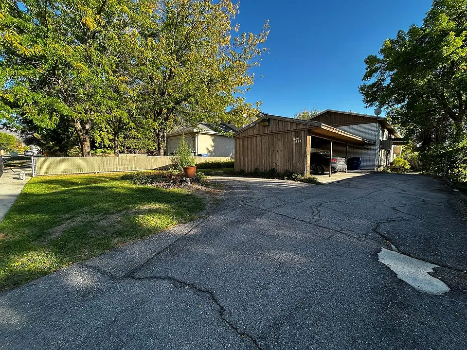 1126 E Crandall Ave #B