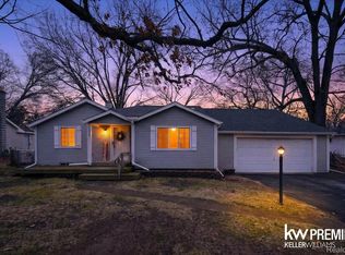 5658 Crescent Rd, Waterford, MI 48327