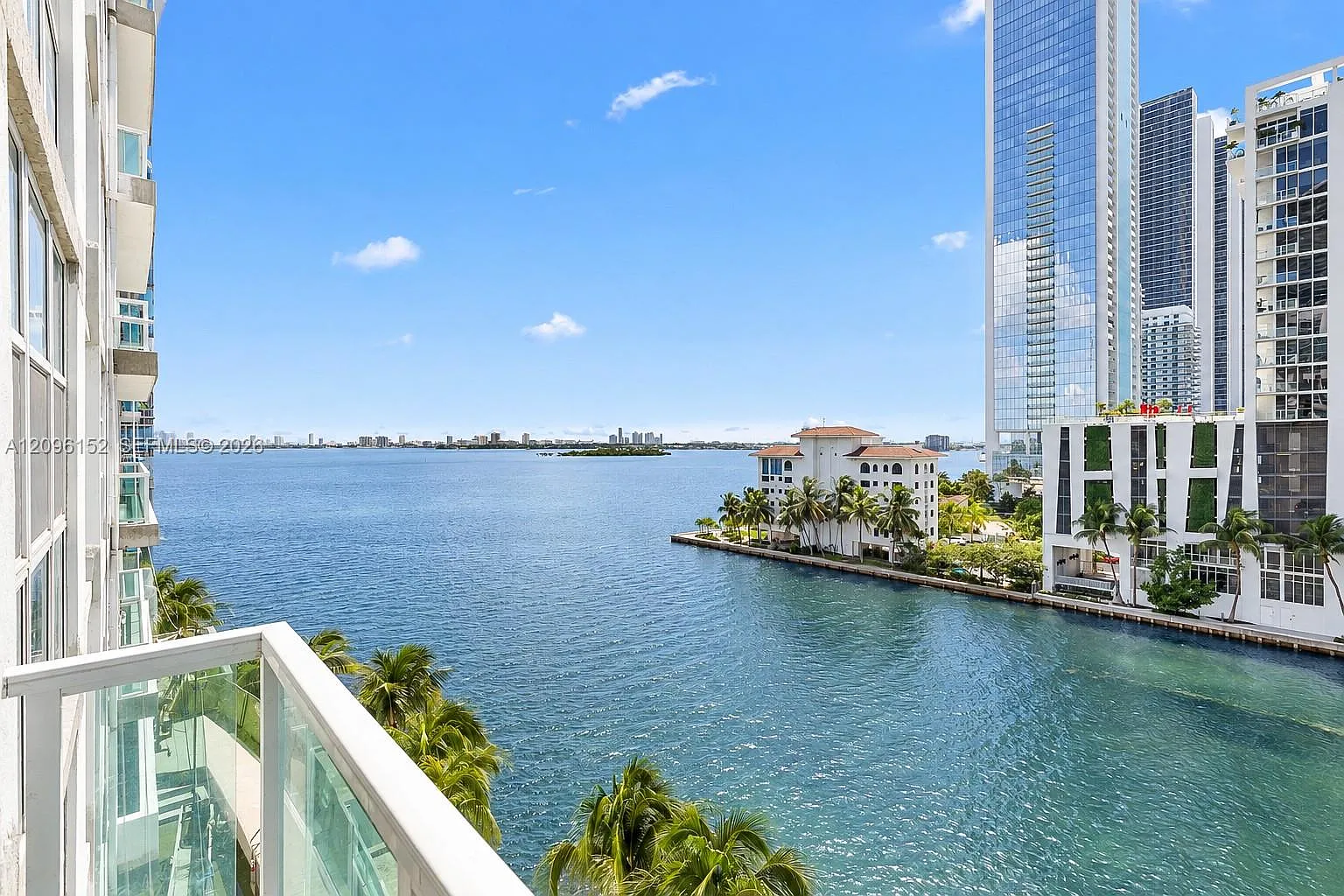 Moon Bay Of Miami Condo — Photo 1