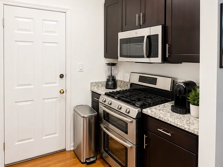 677-685.5 W Wrightwood Avenue — Photo 25