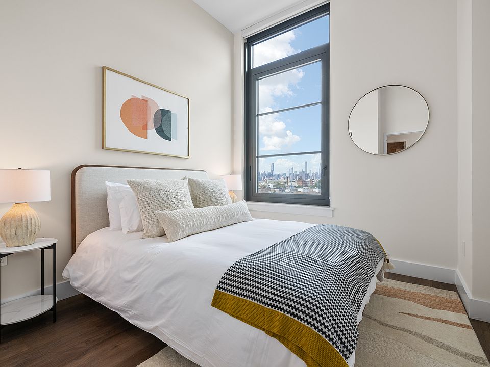 1st image of 34-35 44th St #548