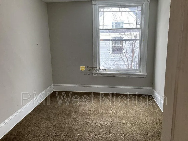 448 Thomas St SE — Photo 12