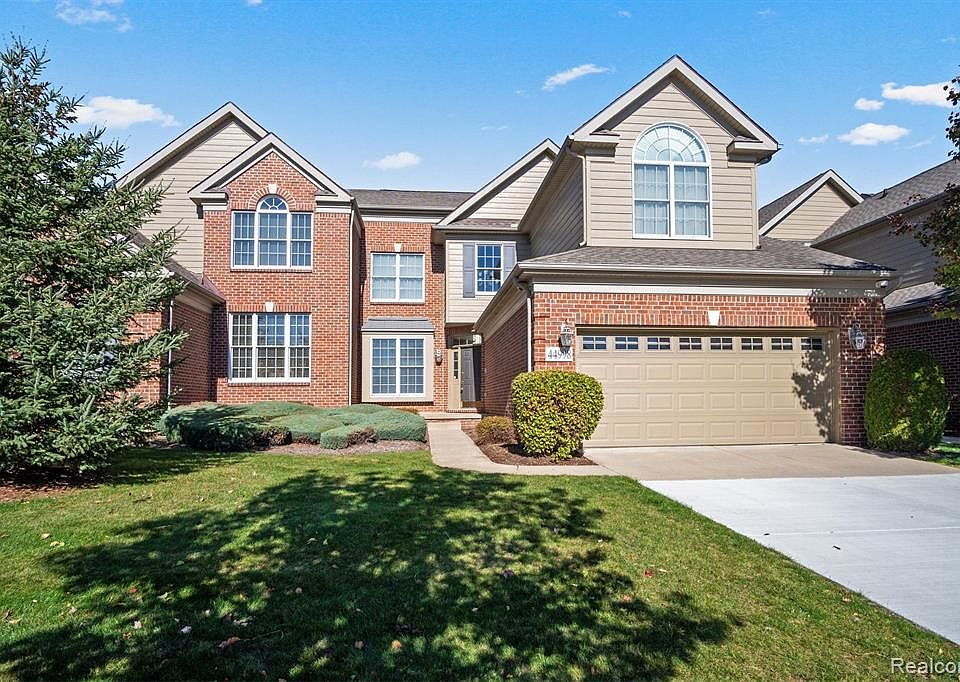 1st image of 44998 Broadmoor Cir S