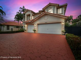8223 NW 165th St, Miami Lakes, FL 33016