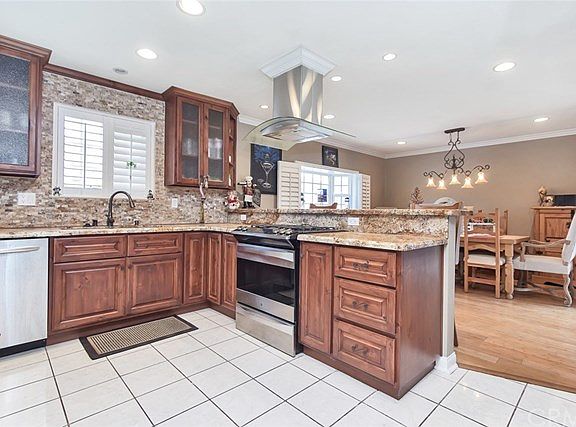 5th image of 332 Bordeaux Ln