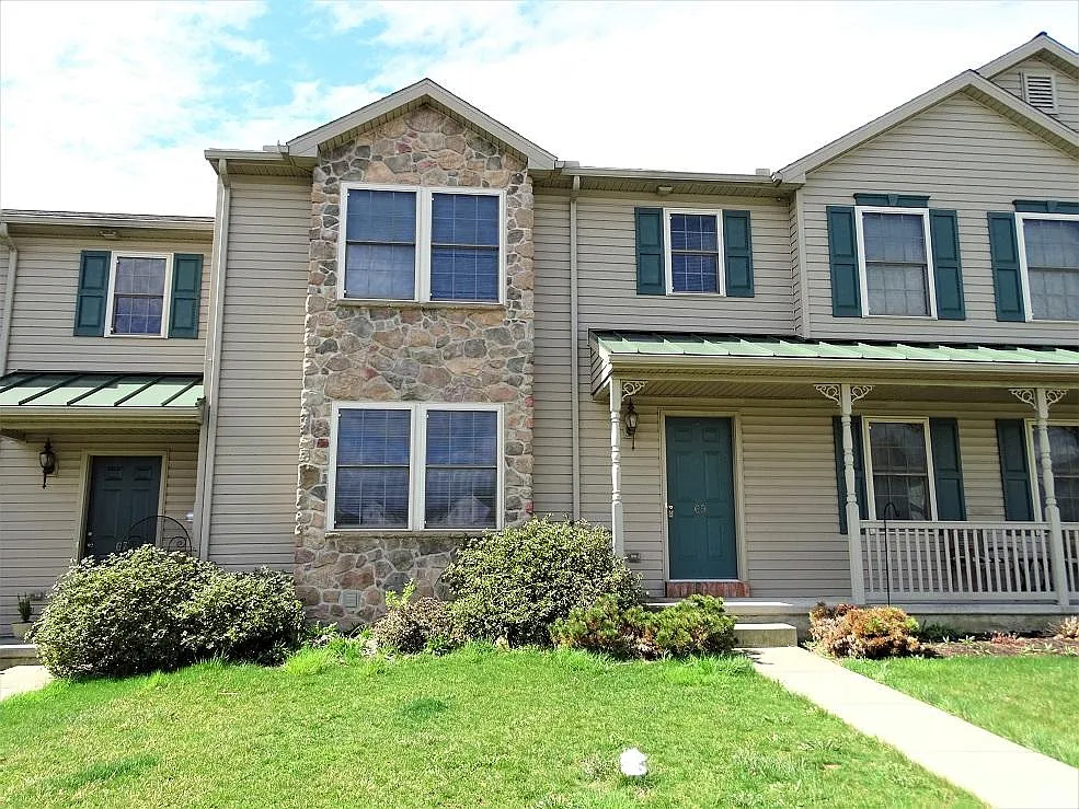 3 bed, 1.5 bath, 1440 sqft, $1,695 — Photo 1