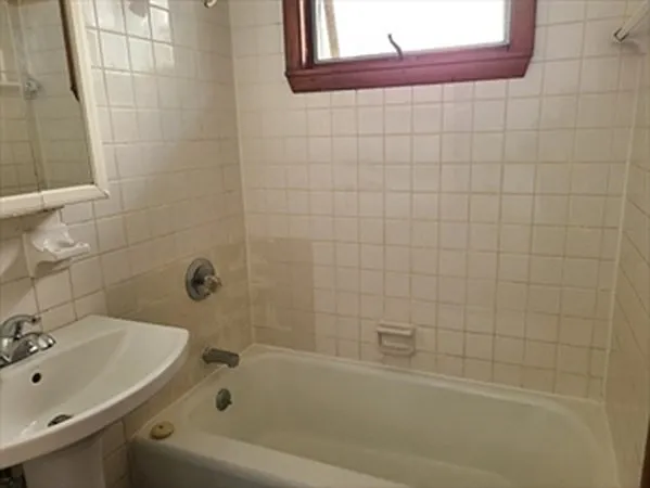 136 Clifton St #1 — Photo 5