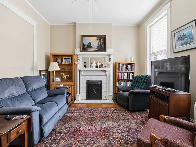 201 N Davis Ave #B — Photo 4