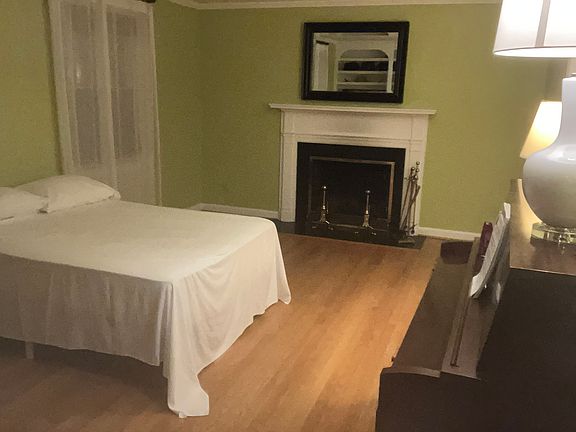 Second bedroom option -shown with a bed replacing the couch