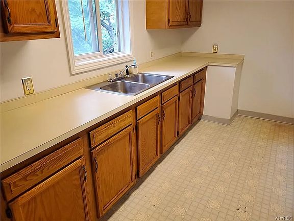 5th image of 1356 Ontario Ave #2
