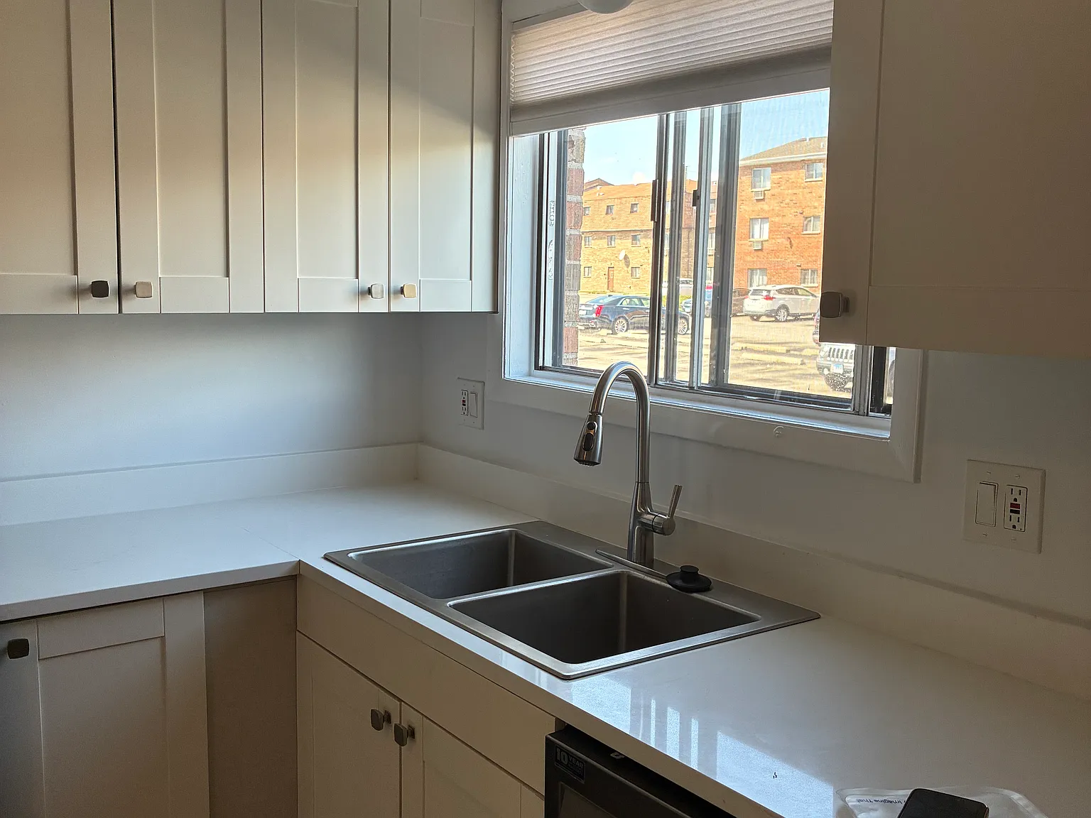 2 bed, 1000 sqft, $1,850 — Photo 2