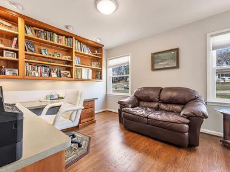 468 Fieldcrest Dr — Photo 2