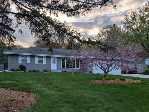 15200 Lead St, Burnsville, MN 55306