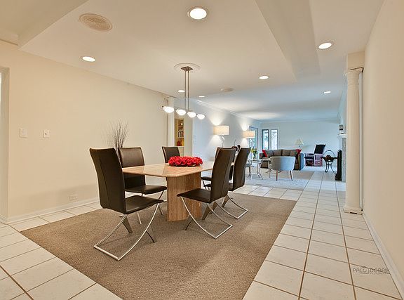 3rd image of 6810 N Lincolnwood Dr