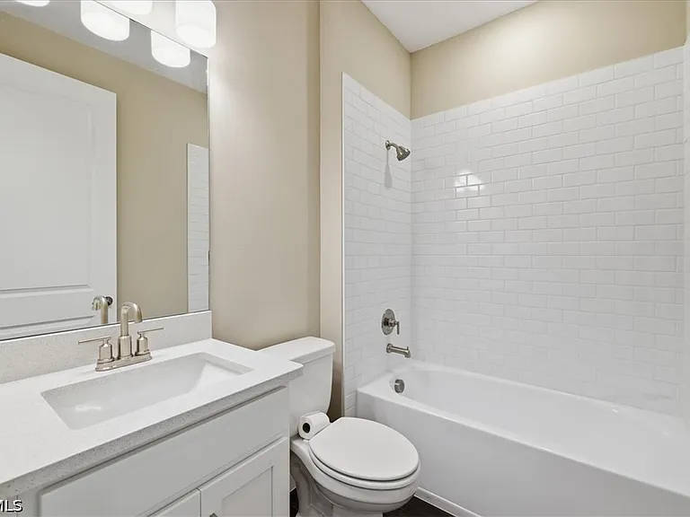 26801 Victoria Pl — Photo 37