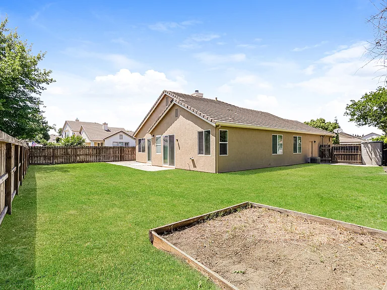 936 Heartland Dr — Photo 10