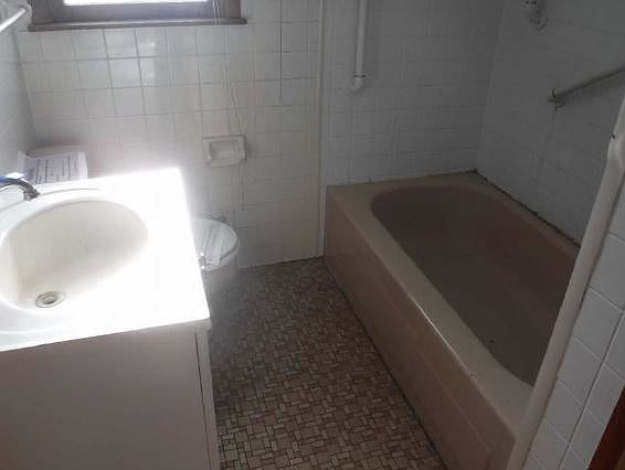 4th image of 1063 Laurel Blvd